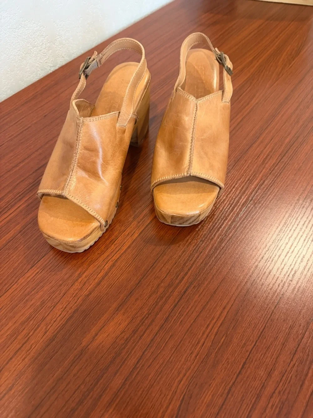 Bed Stu Women’s Tan Leather Clog Sandals with Slingback Strap - Picture 2 of 4